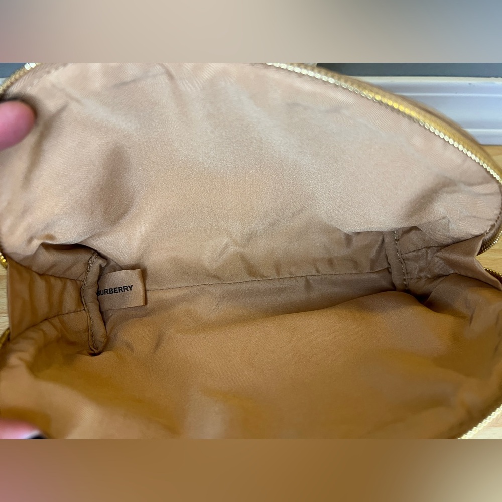 Burberry GWP Cosmetic Pouch - Picture 7 of 8